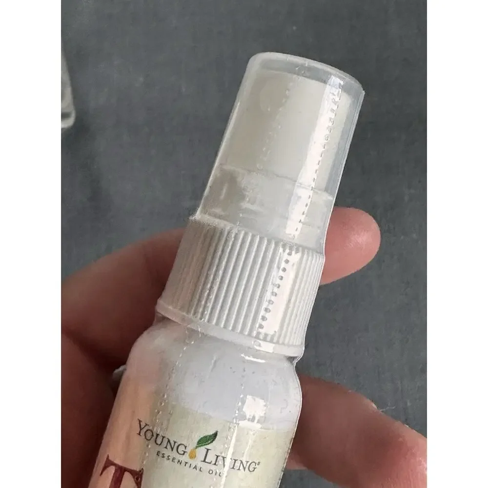 Young Living Thieves 1 Oz Spray And 1oz Waterless Hand Sanitizer Set NEE